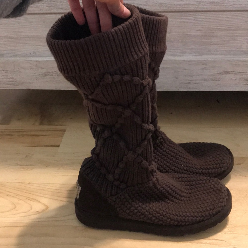 UGG | chocolate argyle knit boots - size 6